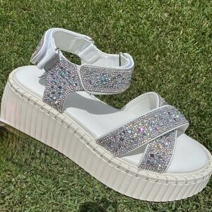 New in Box Hey Girl by Corkys Total Catch Clear Rhinestone Sandals